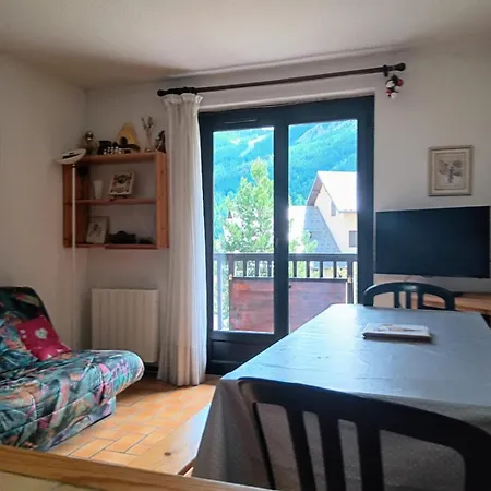 Cosy With Balcony Apartment *