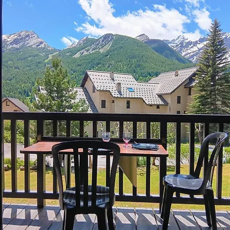 Cosy With Balcony Apartment *